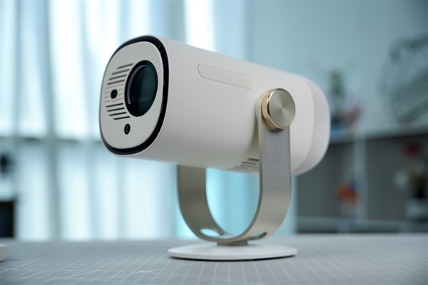 款好 画质好还便携 选这两款就够了！九游会j9ag2024年户外投影仪哪(图2)