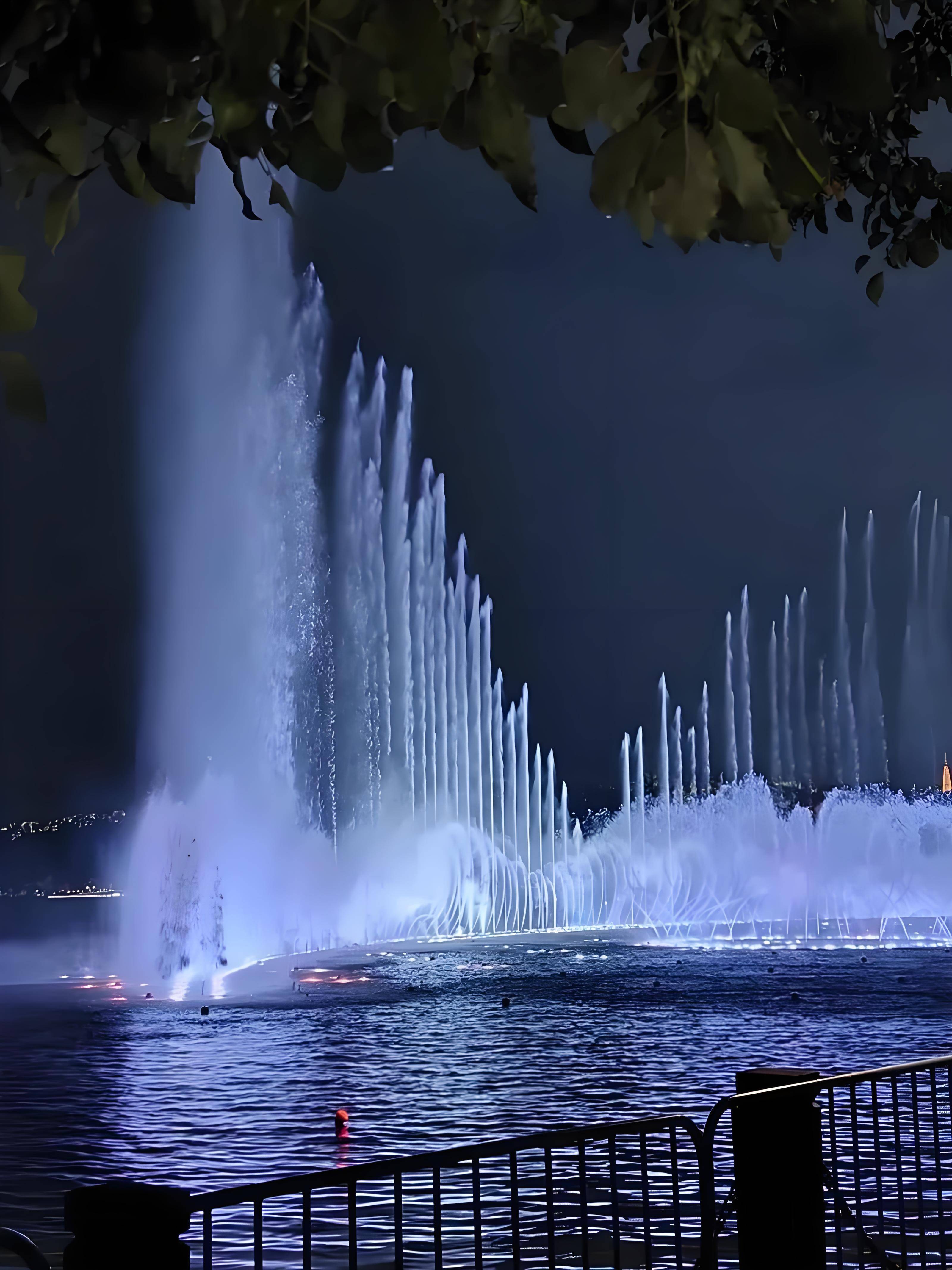 影喷泉、城市广场喷泉、文化景观全场景解决方案先驱者j9九游会登录保定超华园林工程有限公司：广场水幕电(图2)